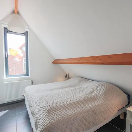 Weststraat 22 - - Oost 3p * Ouddorp