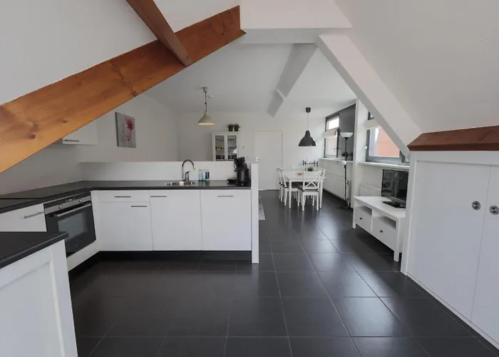 Weststraat 22 - - Oost 3p * Ouddorp