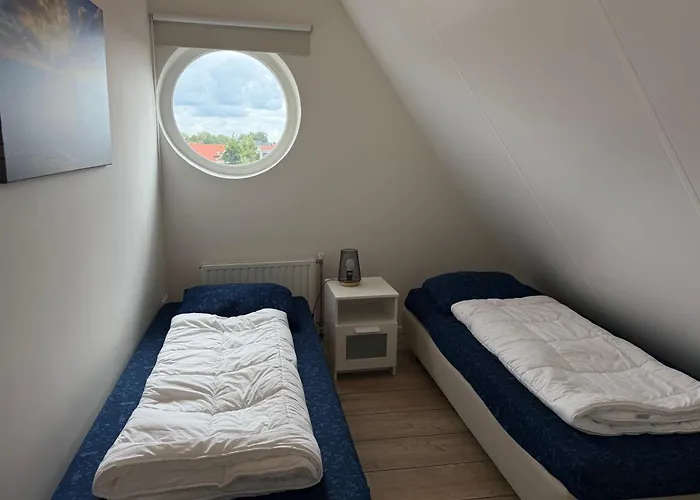 Weststraat 22 - - Oost 3p * Ouddorp